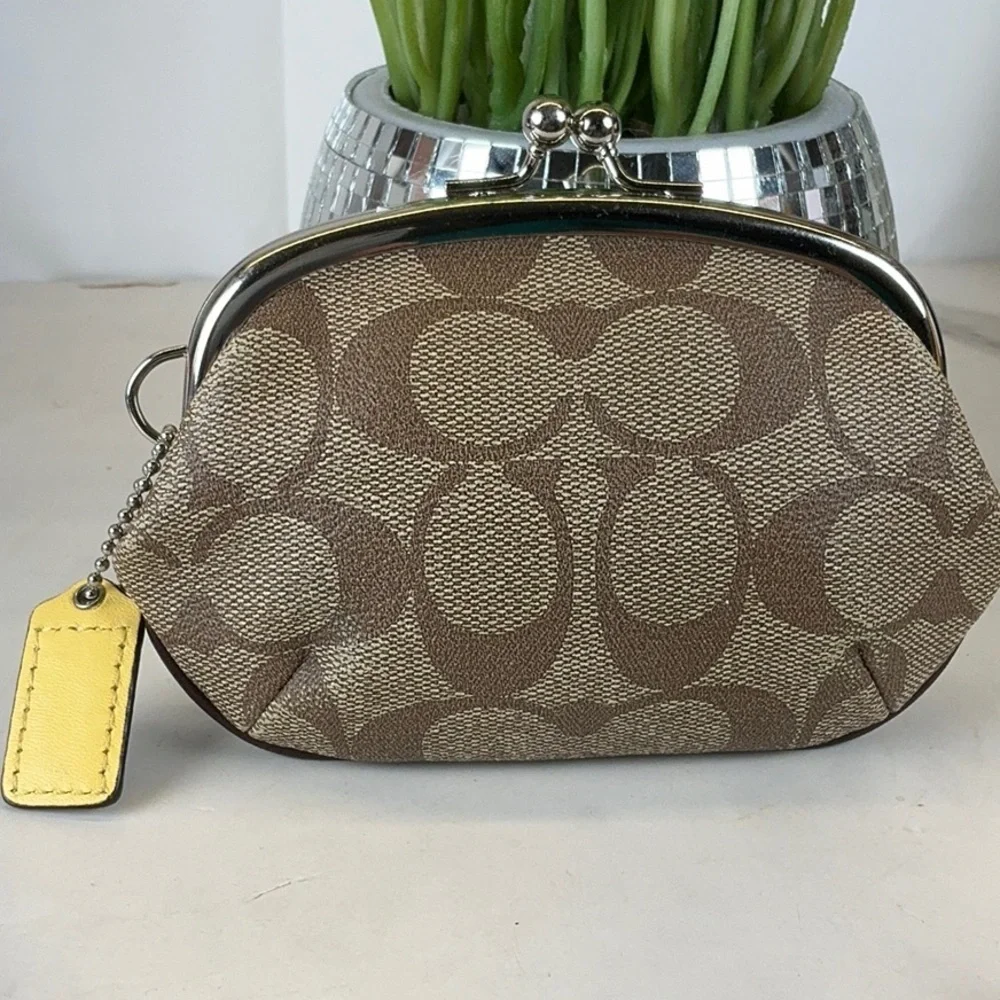 COACH SIGNATURE‎ LEGACY STRIPE KISSLOCK COIN PURSE KHAKI BROWN CANVAS HANGTAG